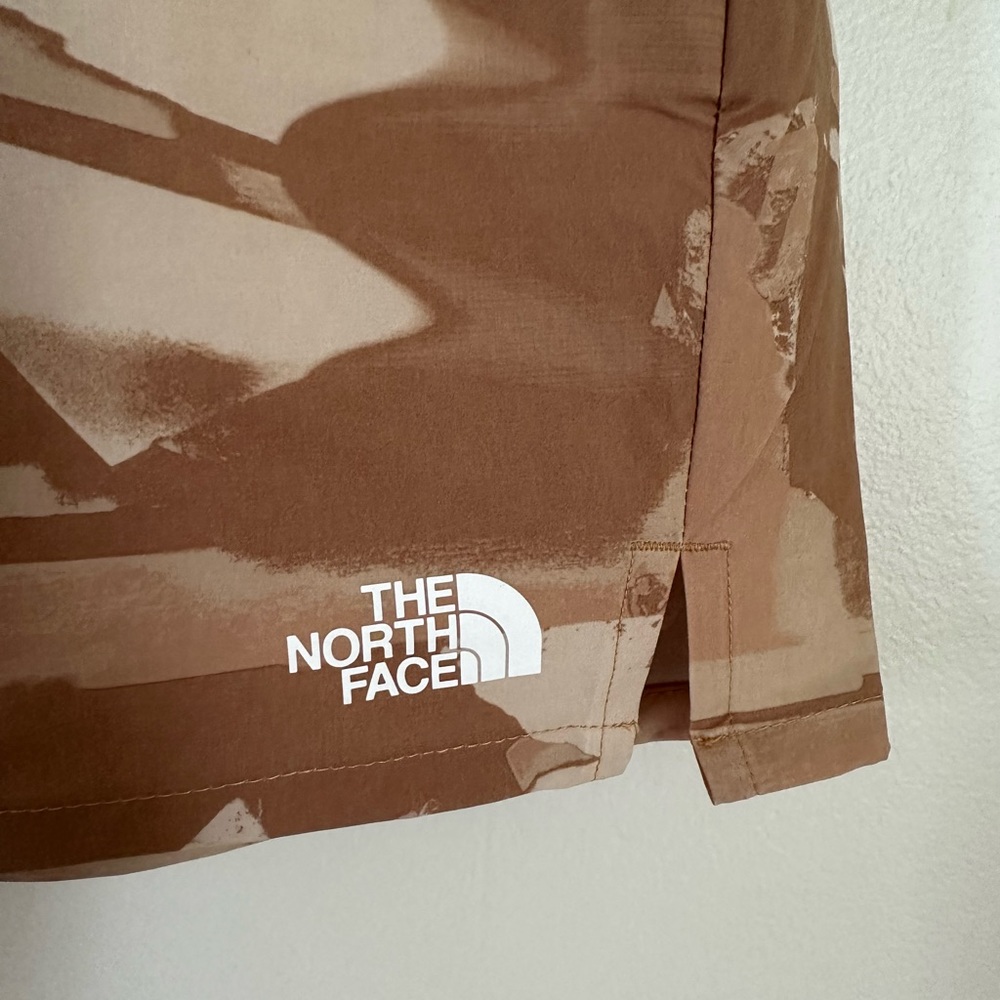 The North Face Wander Shorts - Picture 2 of 11